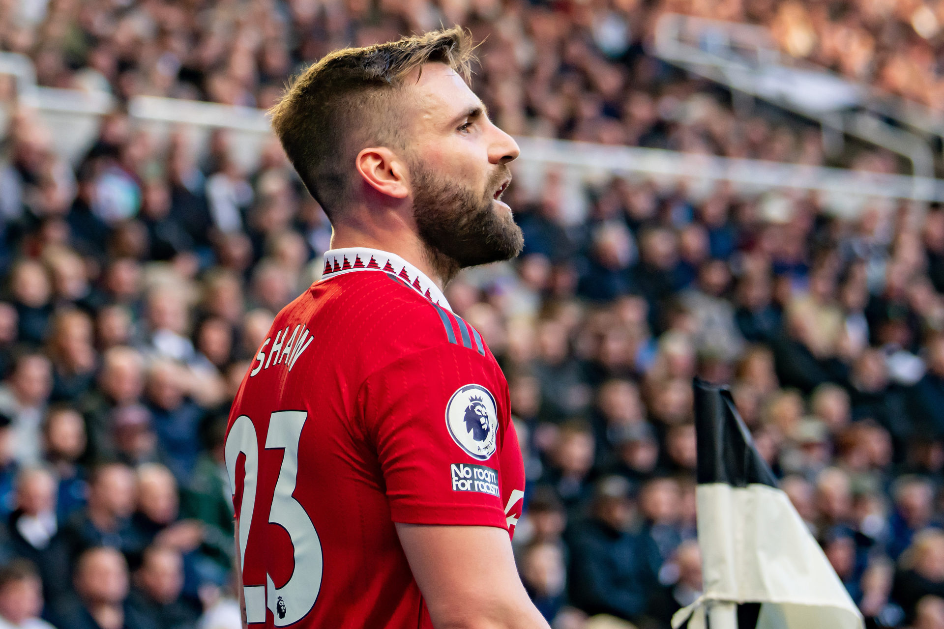 Luke Shaw Lifts Lid On Players Dressing Room Talks After Manchester