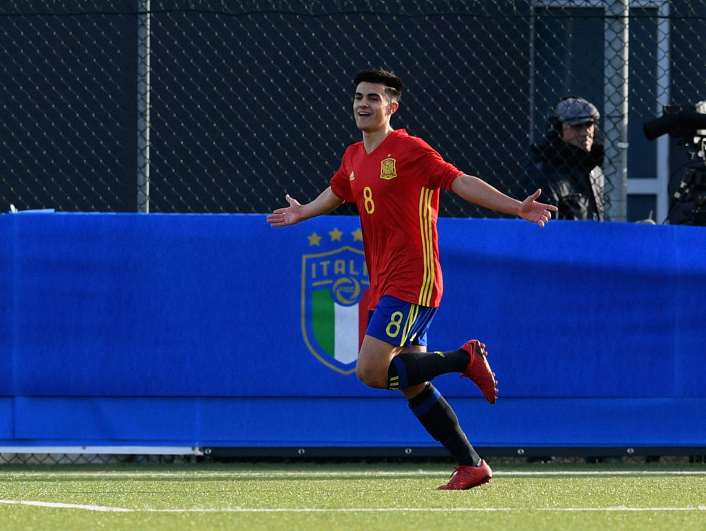 Arnau Puigmal follows United milestone with Spain goal