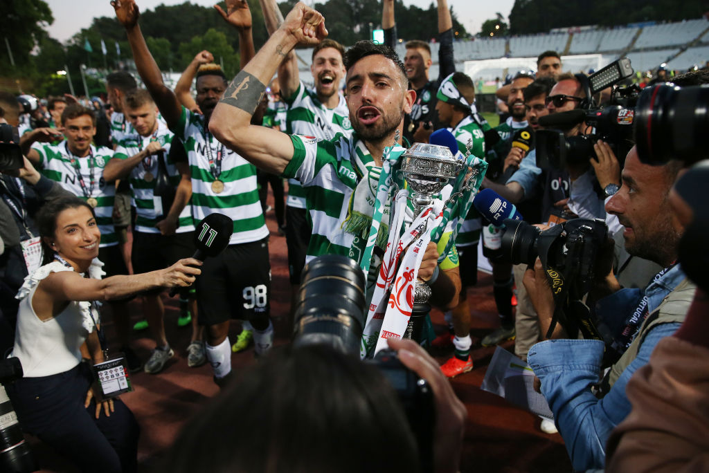 Manchester United must show more urgency for available Bruno Fernandes
