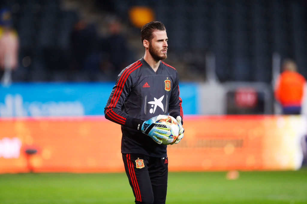 David de Gea limps off for Spain leaving United sweating on his injury