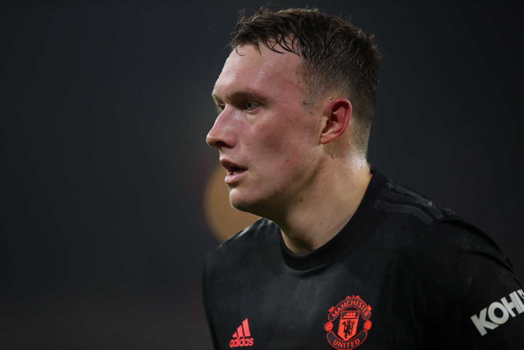 Report: Manchester United resigned to keeping injured Phil Jones