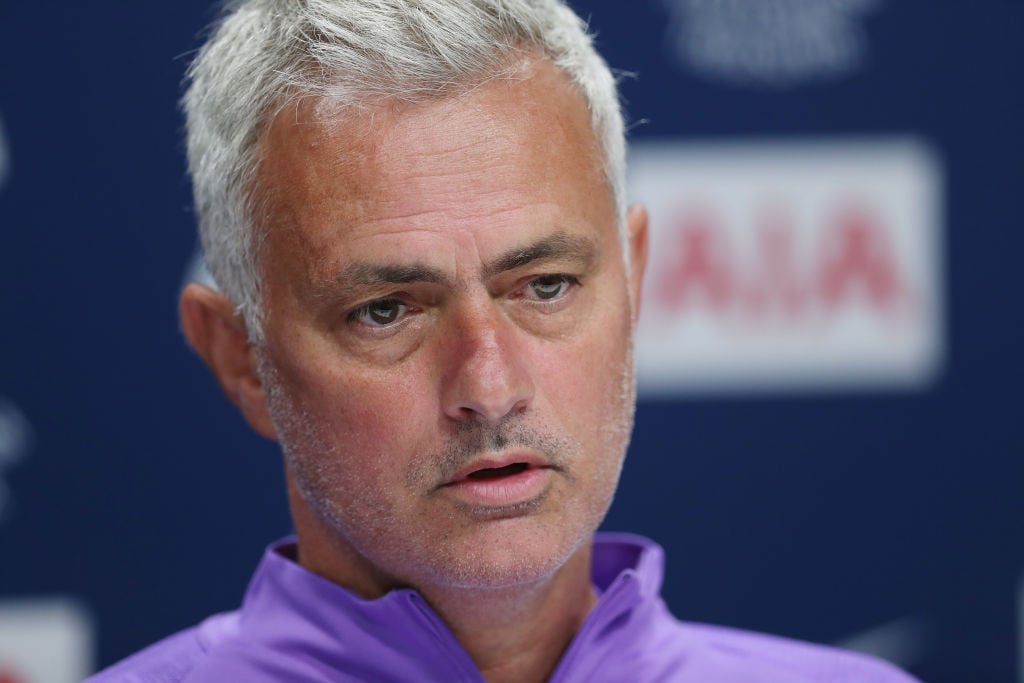 Manchester United could now sign midfielder Jose Mourinho considers captain material