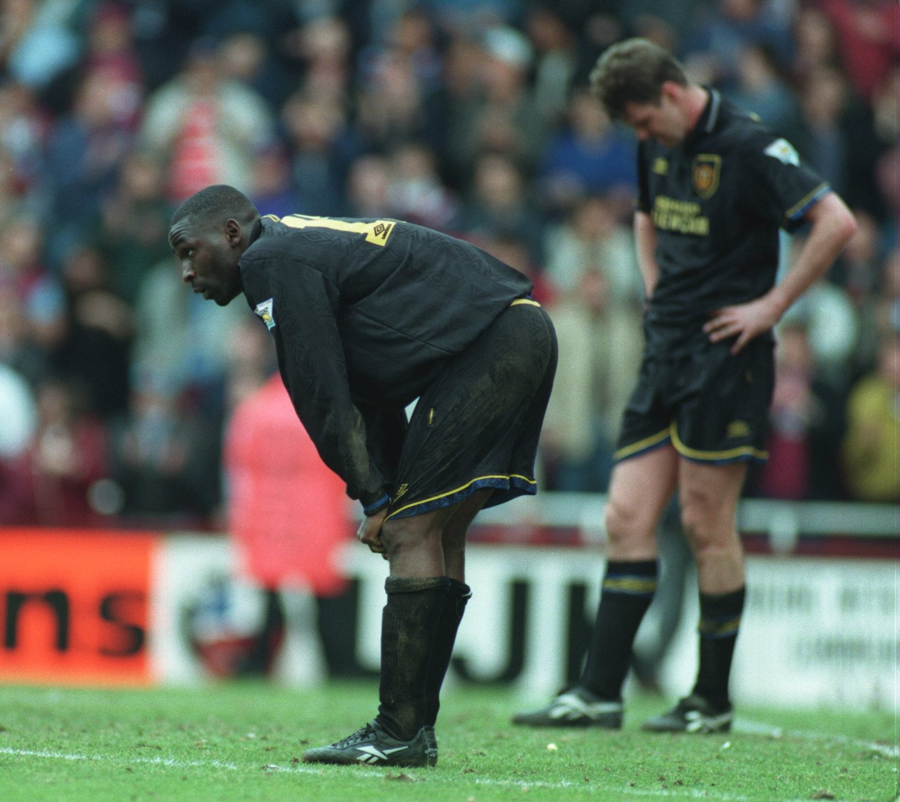 14 MAY 1995:  A DEJECTED ANDY COLE WITH TEAMMATE GARY PALLISTER BEHIND AFTER MAN UTD DRAW 1-1 WITH WEST HAM TO GIVE BLACKBURN ROVERS THE FA CARLING...