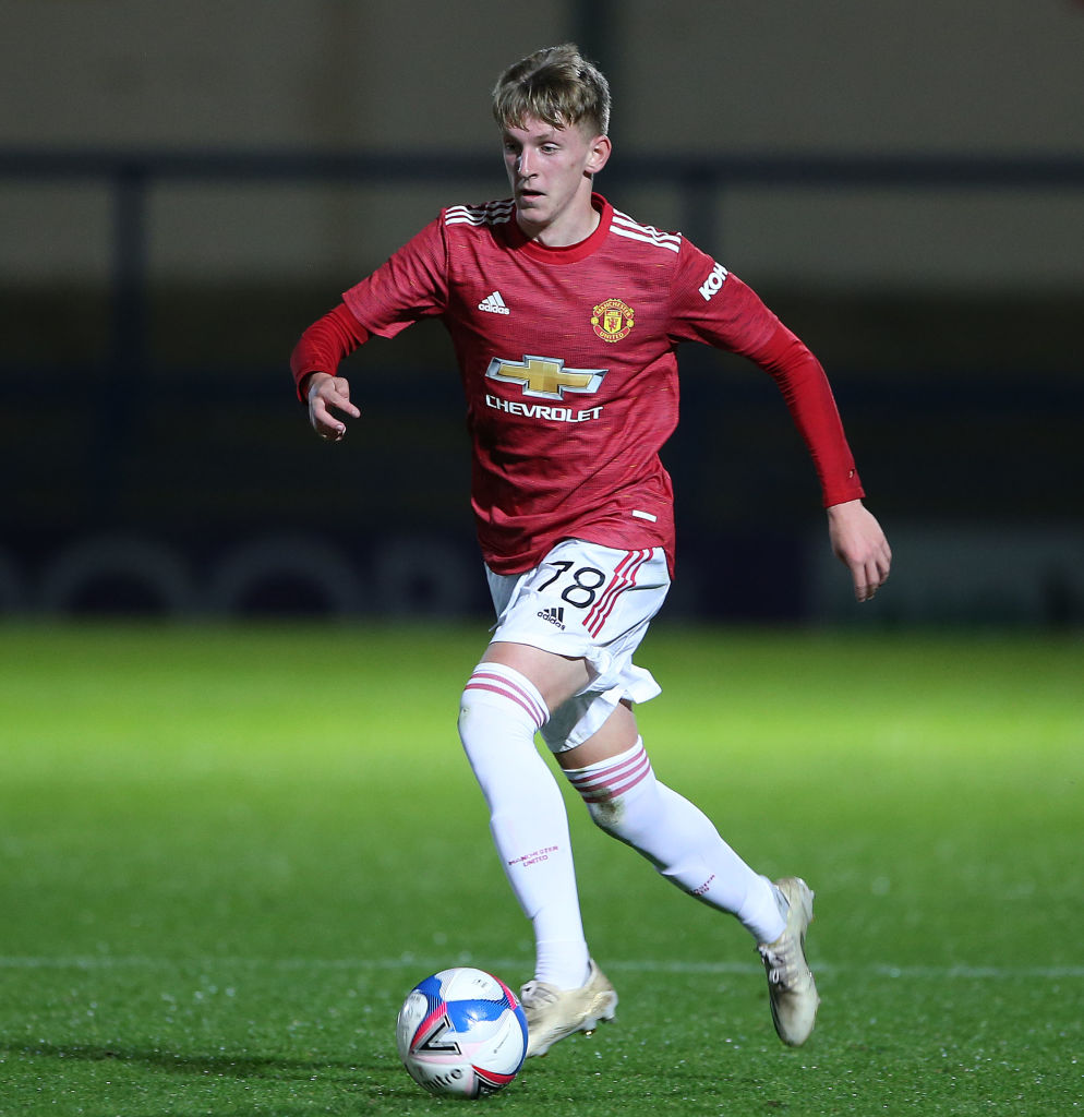 Logan Pye signs Manchester United pro contract