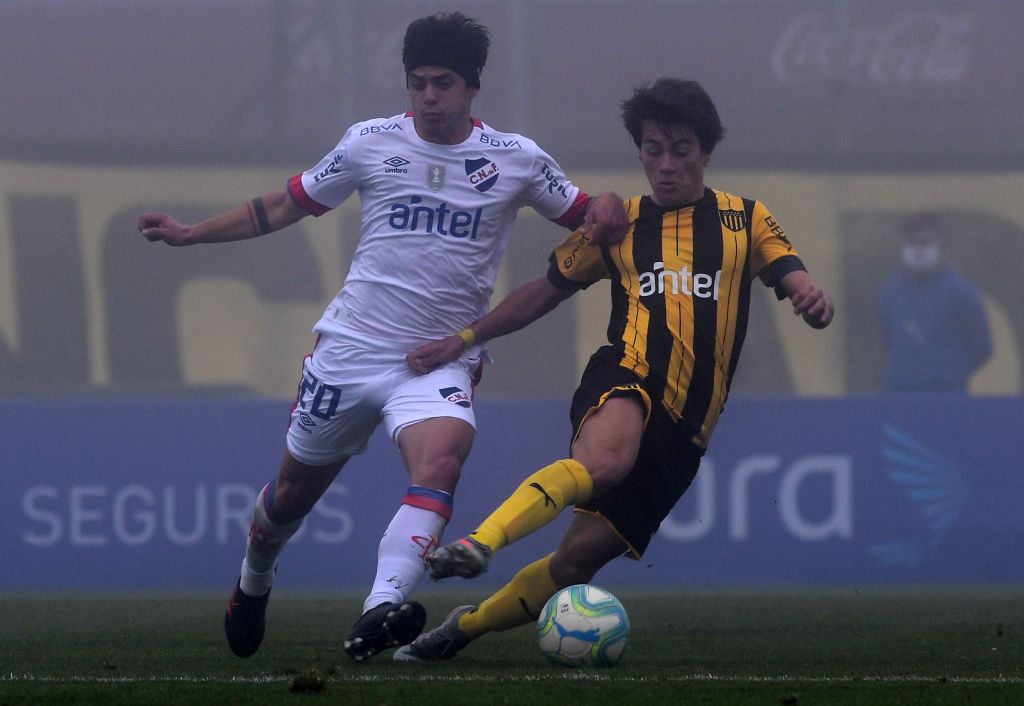 FBL-URU-NACIONAL-PENAROL-HEALTH-VIRUS