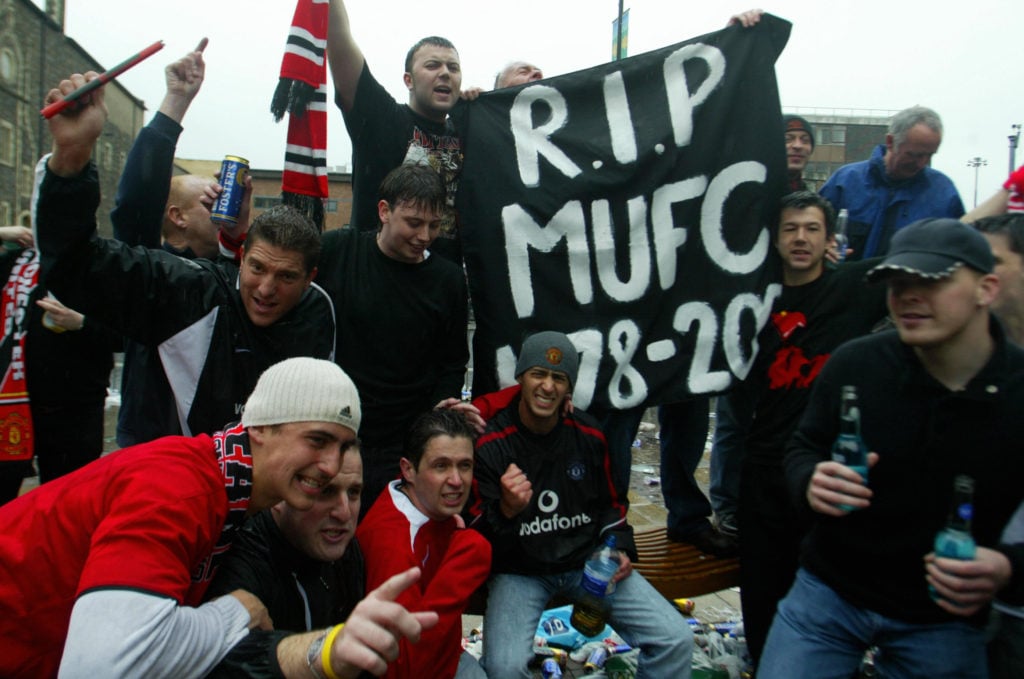 Manchester United fans protest before th
