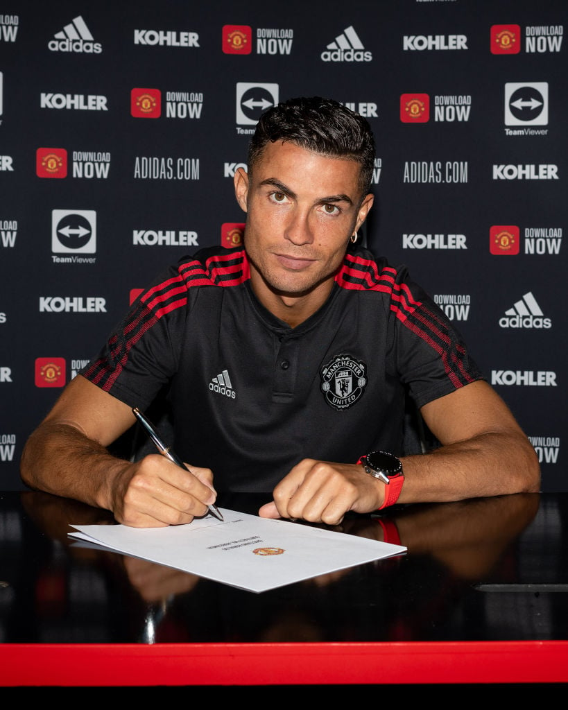 Manchester United release images of Ronaldo signing his contract