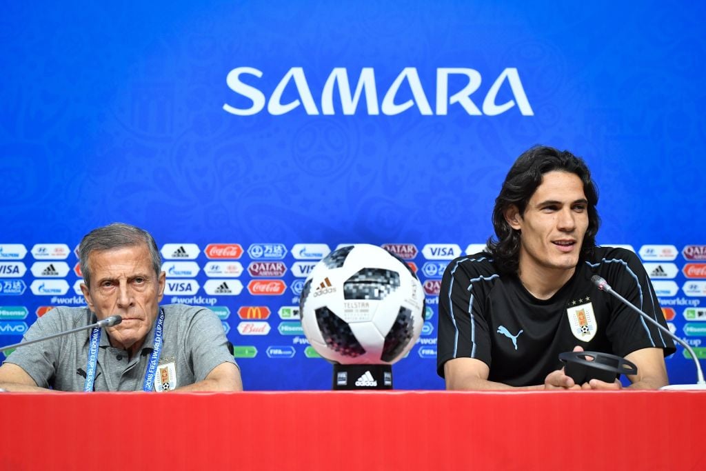Cavani reacts to Uruguay manager Tabarez's sacking