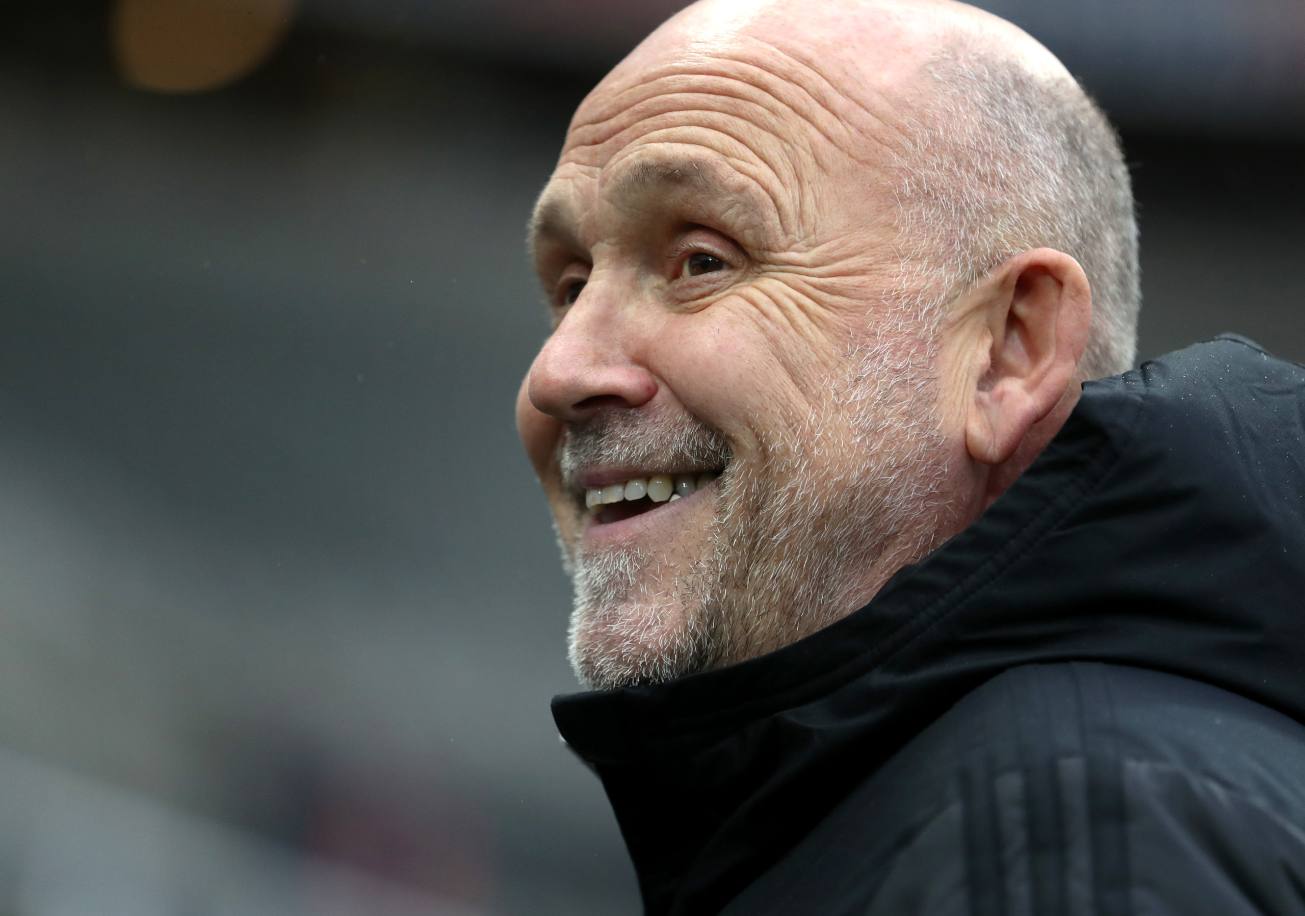 United fans love picture of Mike Phelan laughing as Steven Gerrard fumes