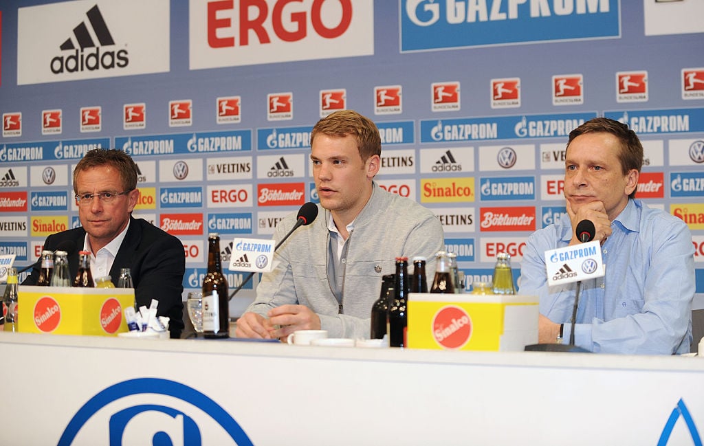 Neuer, Manuel - Football, Goalkeeper, FC Schalke 04, Germany - announcing not to renew his contract at FC Schalke, which runs up to 2012 - next to him coach Ralf Rangnick (L) and board member Horst Heldt (R)