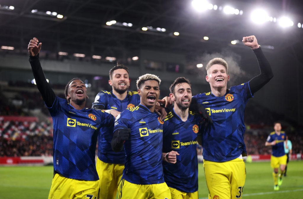 Marcus Rashford of Manchetser United (C) celebrates with team mates (L-R) Anthony Elanga, Alex Telles, Bruno Fernandes and Scott McTominay