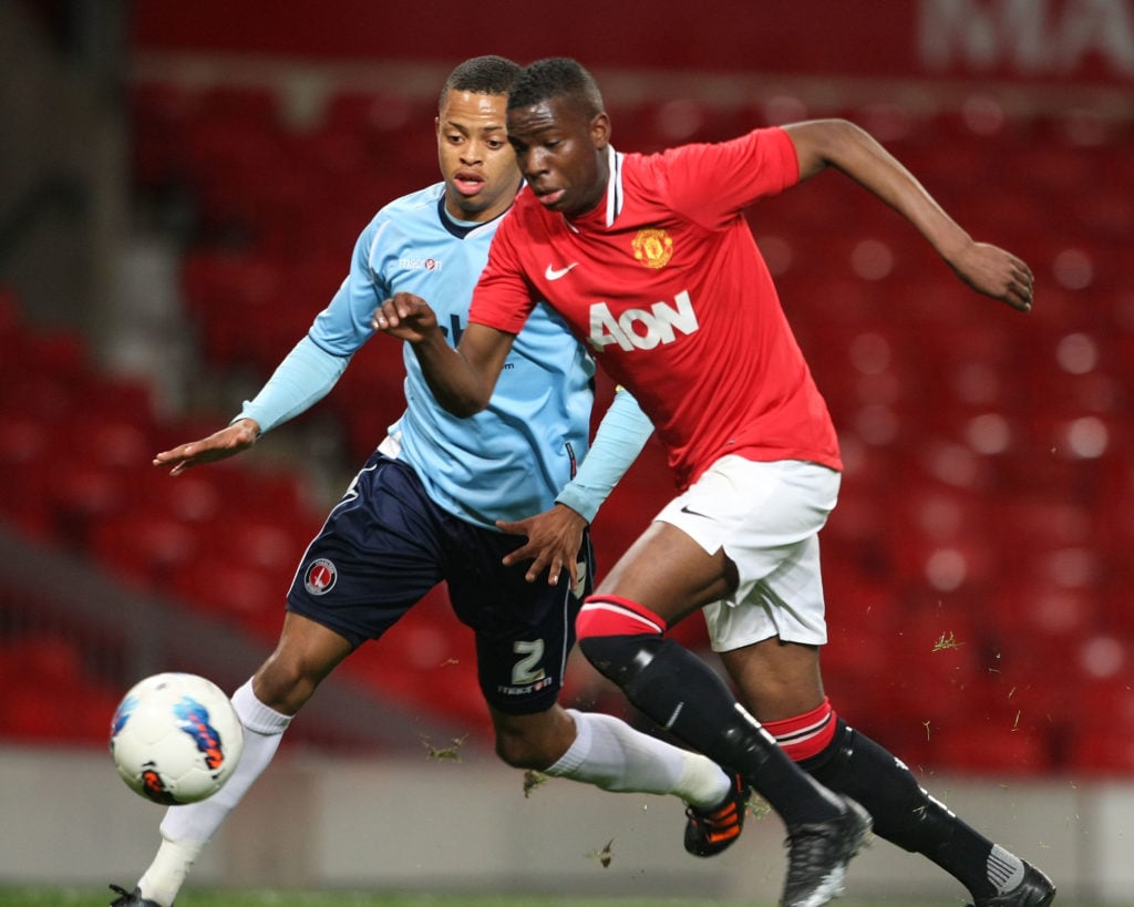 Gyliano van Velzen of Manchester United clashes with Jordan Cousins of Charlton Athletic during the FA Youth Cup Quarter-Final match between Manche...