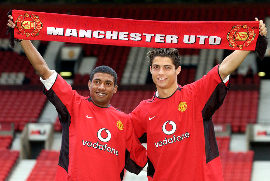 Kleberson and Cristiano Ronaldo Sign For Manchester United