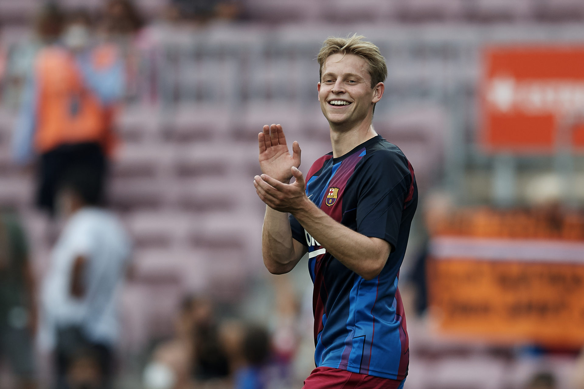 De Jong 'could be presented as Manchester United player this weekend'