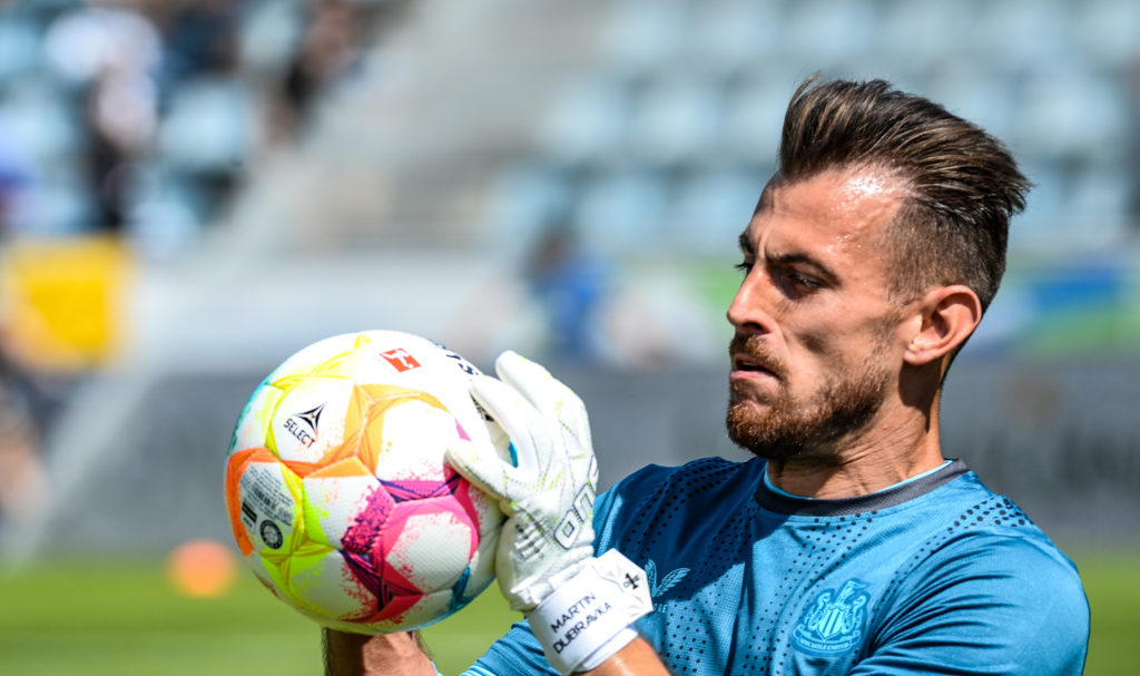 Manchester United reportedly open talks with Martin Dubravka