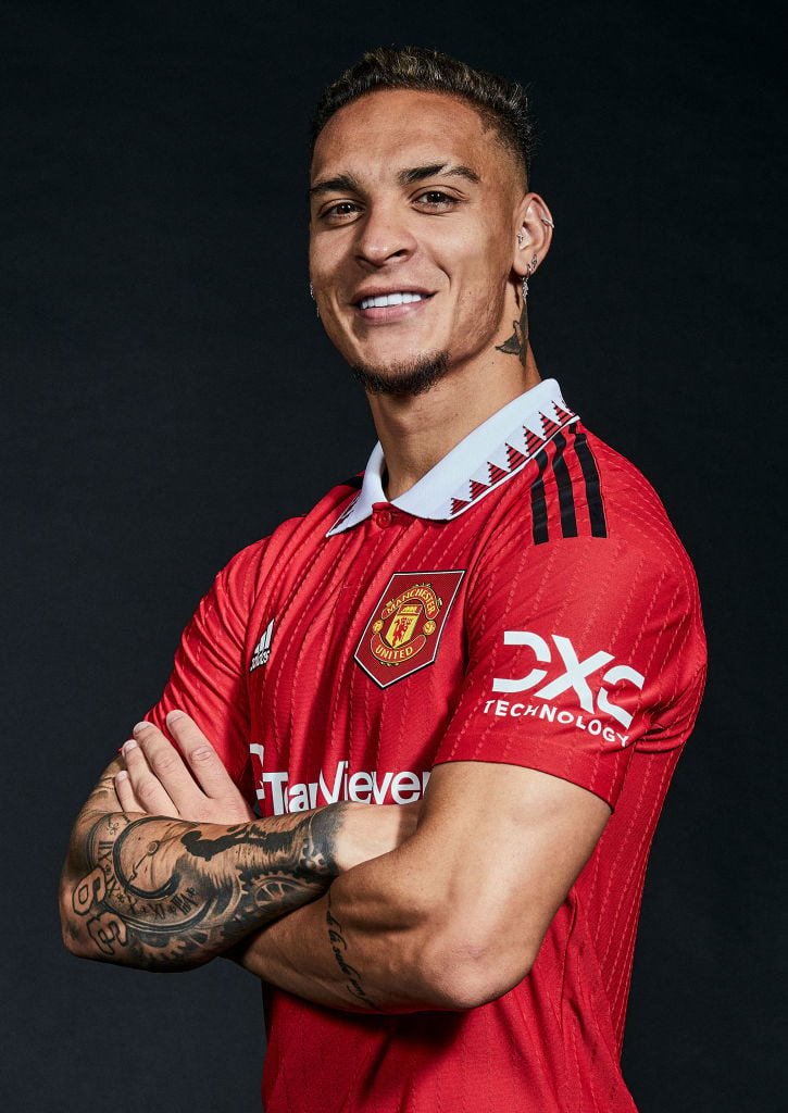 Manchester United announce new signing
