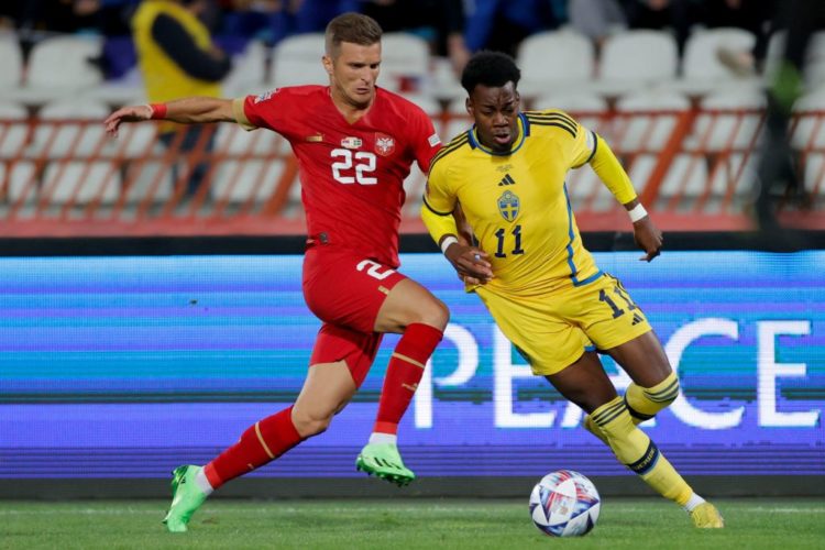 Victor Lindelof and Anthony Elanga show support for Sweden manager Janne Andersson