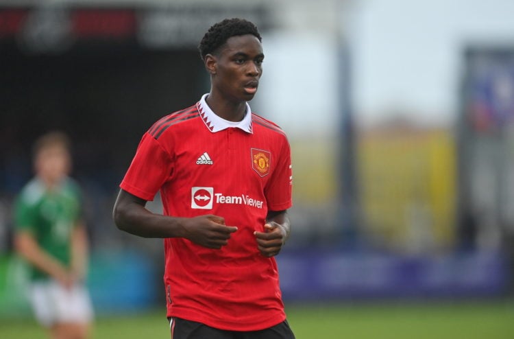 Habeeb Ogunneye signs first professional Manchester United contract