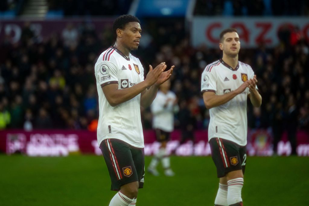 Aston Villa v Manchester United - Premier League