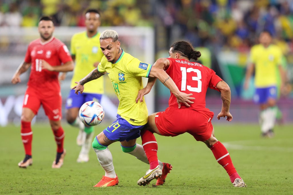 Manchester United star Antony skins Gabriel Martinelli in Brazil