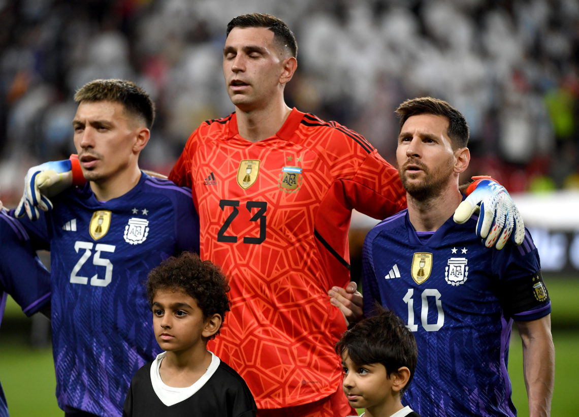 Emiliano Martinez's brilliant two-word message to Manchester United hero Lisandro Martinez