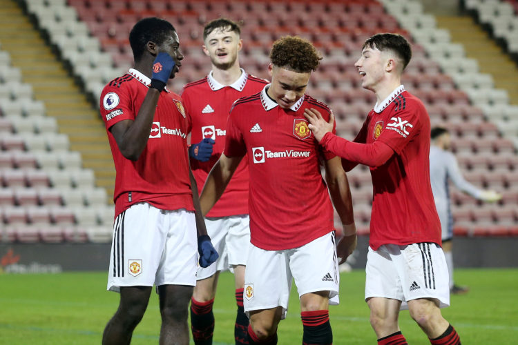 Manchester United youngster Sam Murray signs first professional contract