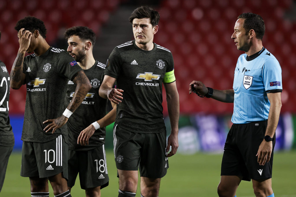 (L-R) Marcus Rashford of Manchester United, Bruno Fernandes of Manchester United, Harry Maguire of Manchester United, referee Artur Dias during the...