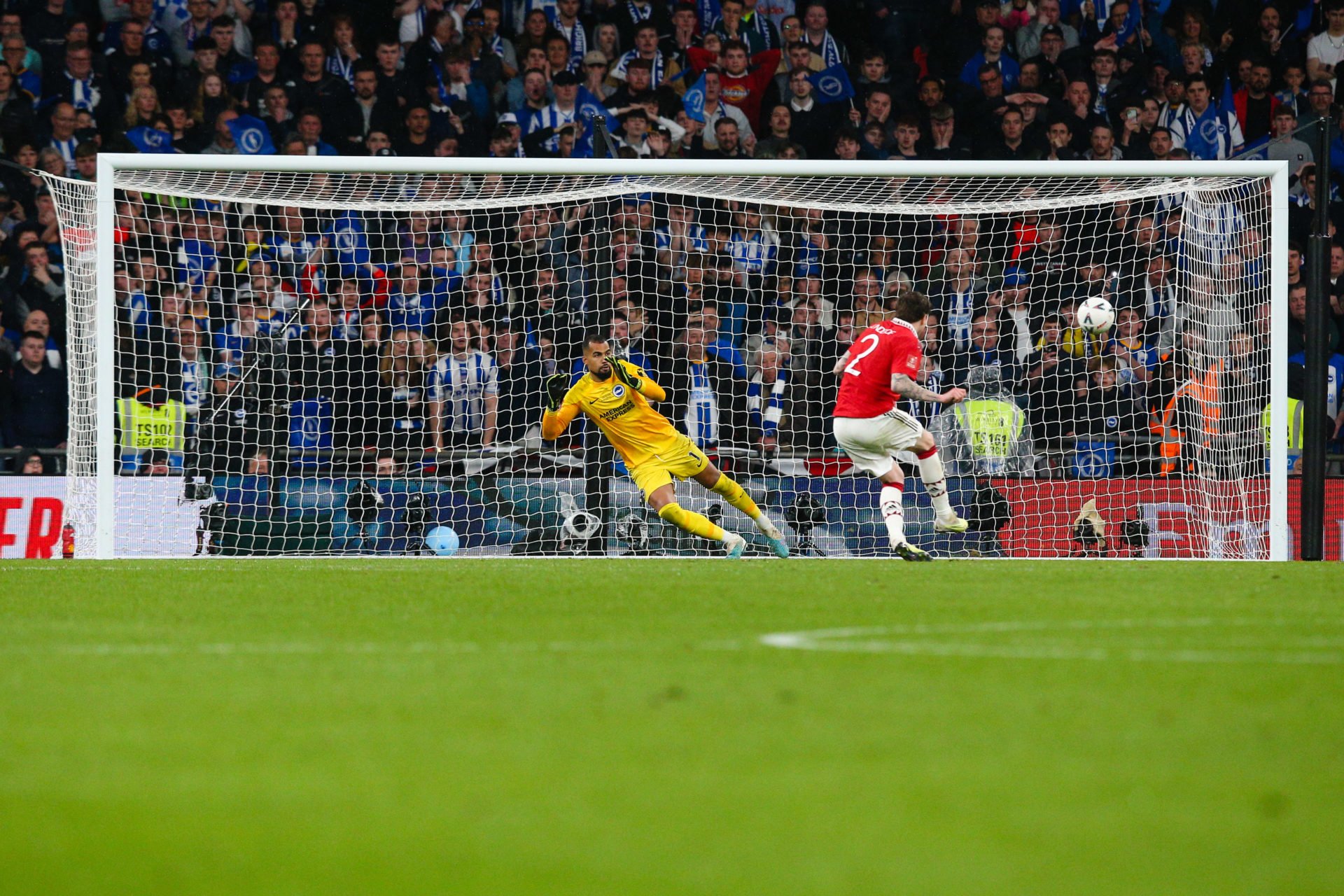 Lisandro Martinez Reacts To Manchester United's FA Cup Semi-final Win