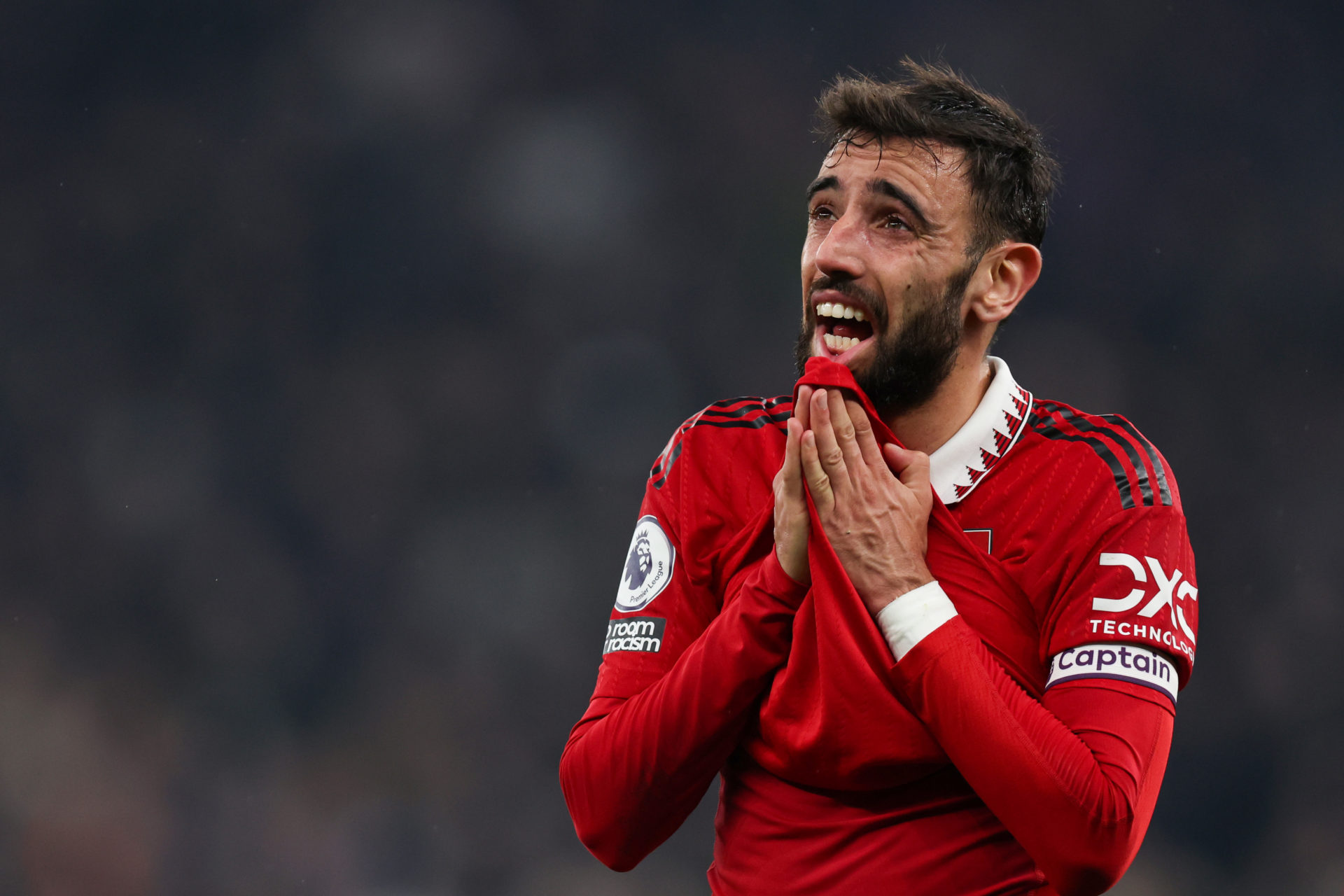 Manchester United fans react to Bruno Fernandes miss v Tottenham