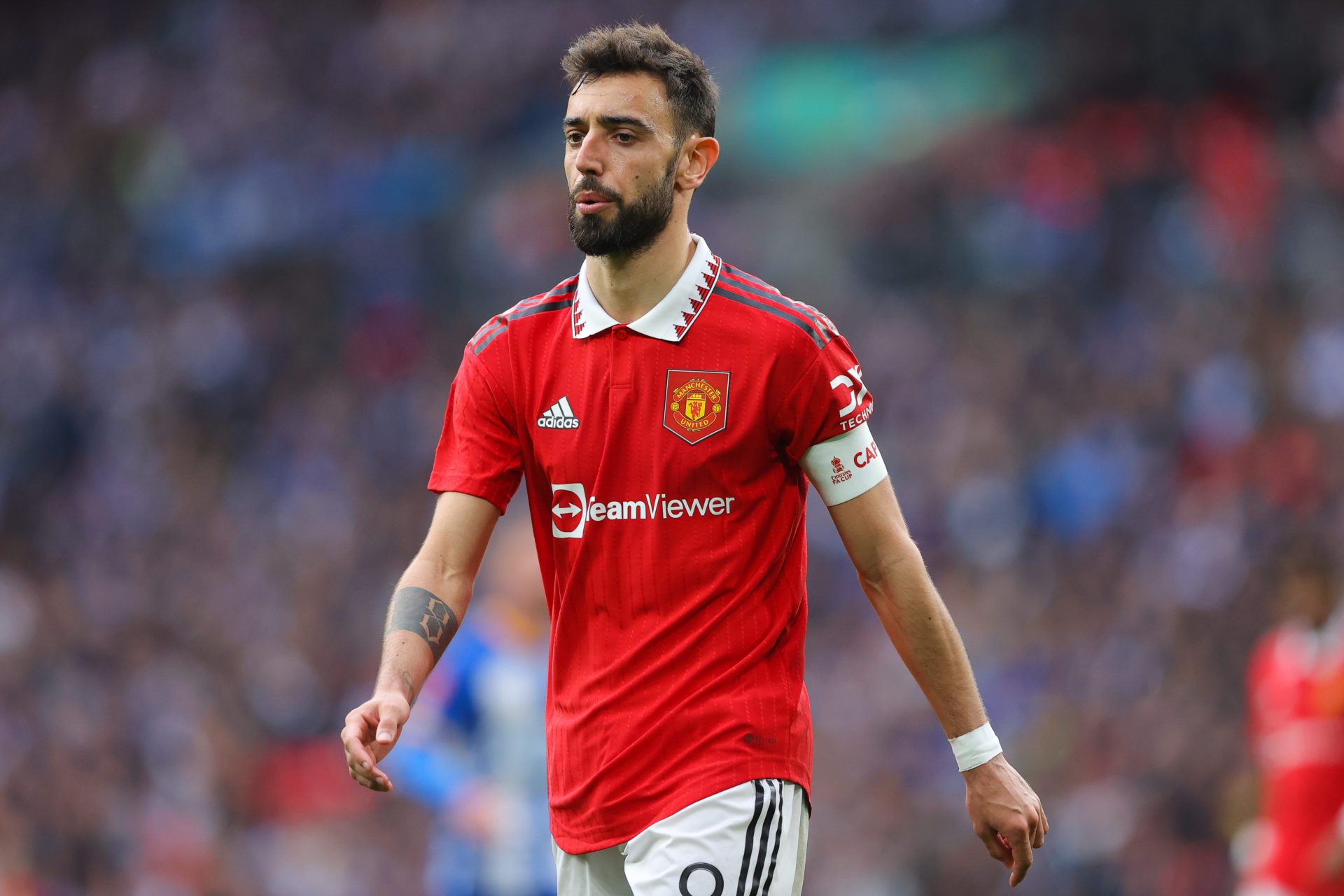 Man Utd boss Erik ten Hag gives Bruno Fernandes injury update