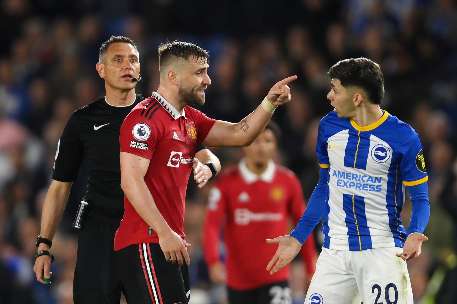 MUTV pundit explains what he saw from <b>Luke</b> <b>Shaw</b> when VAR went to check pena...