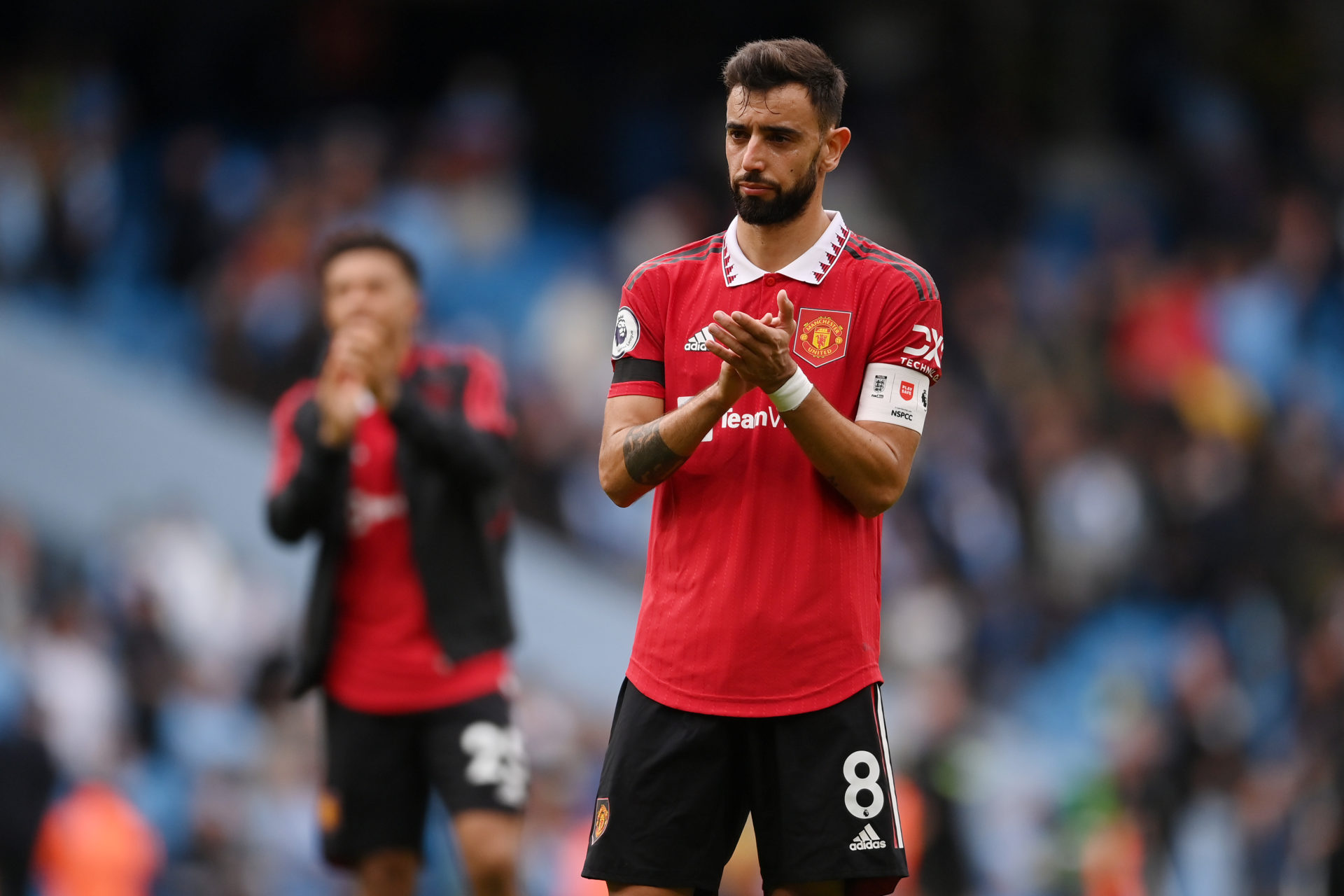 Bruno Fernandes shirt number hint dropped by Man Utd after