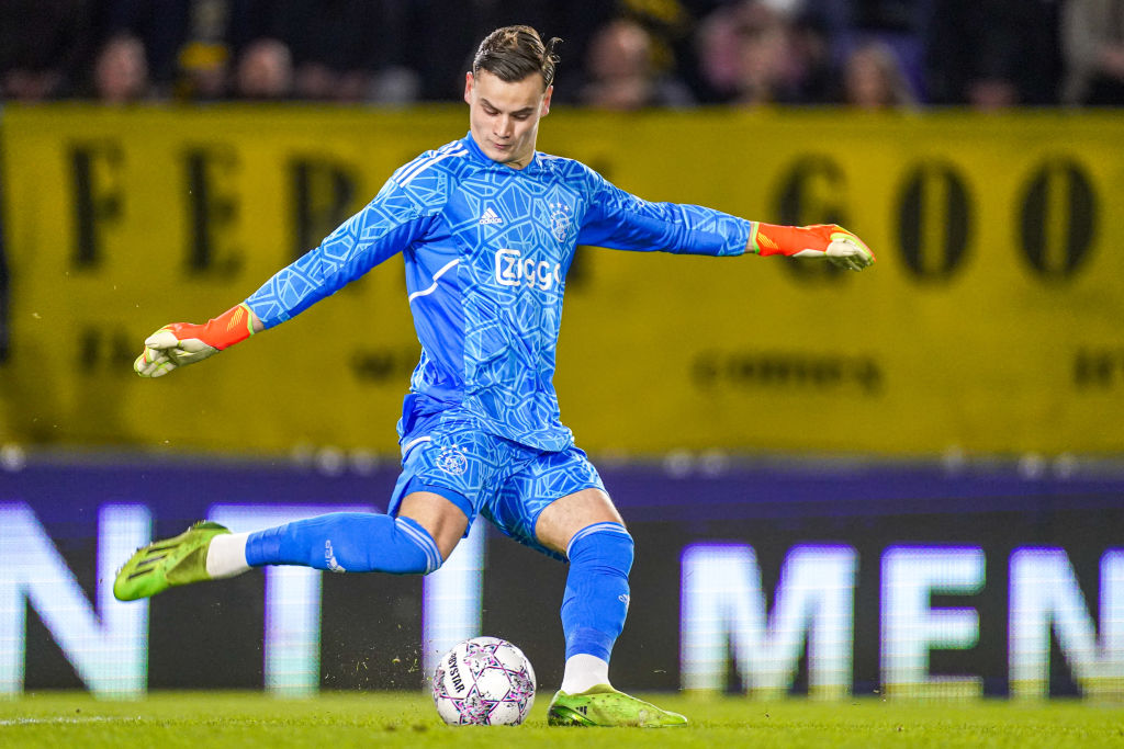 Man Utd should ditch Dean Henderson for England's 'future No 1', Ten Hag has worked with him before - opinion