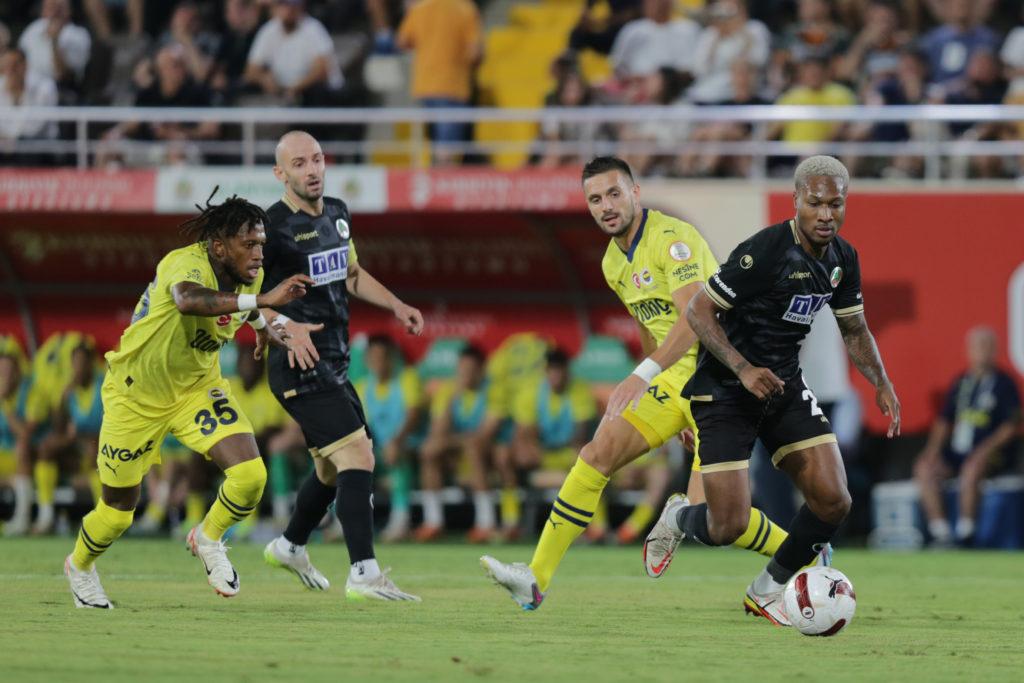 Corendon Alanyaspor v Fenerbahce - Turkish Super Lig