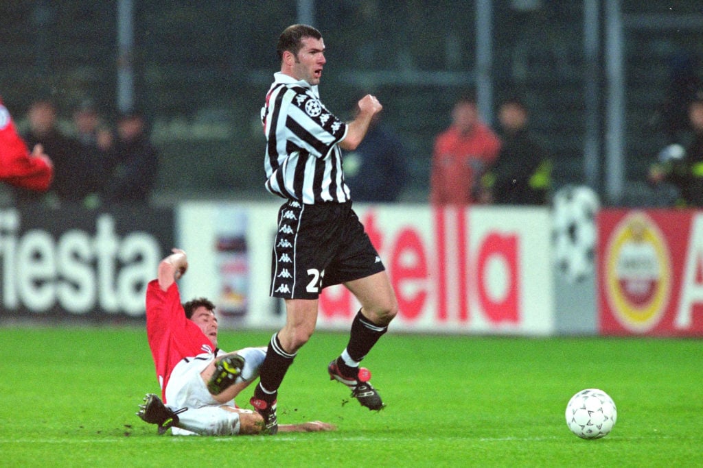 Zinedine Zidane of Juventus is tackled by Roy Keane of Manchester United during the UEFA Champions League Semi Final second leg match between Juven...