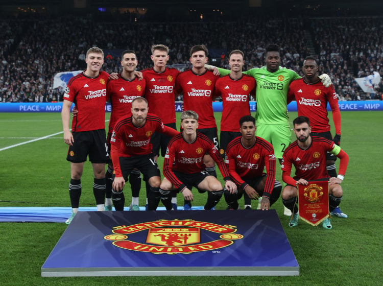 The Manchester United team (Back Row L-R: Rasmus Hojlund, Diogo Dalot, Scott McTominay, Harry Maguire, Jonny Evans, Andre Onana, Aaron Wan-Bissaka....