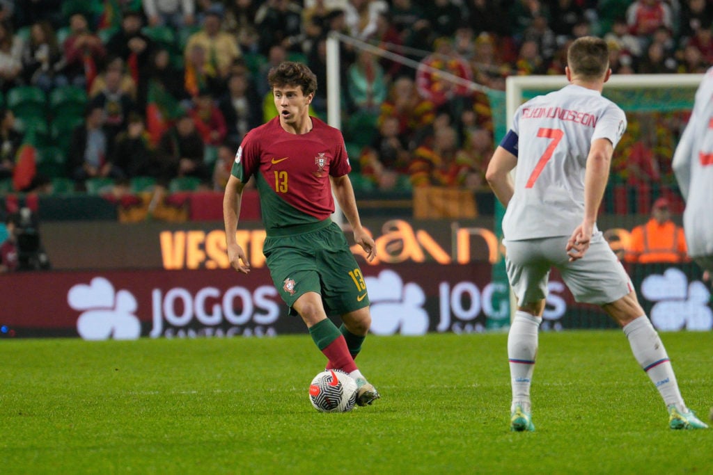 Joao Neves from Portugal (C) and Johann Gudmundsson from