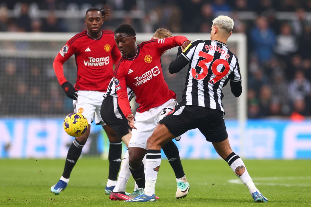 Manchester United fans reaction to Kobbie Mainoo's performance vs ...