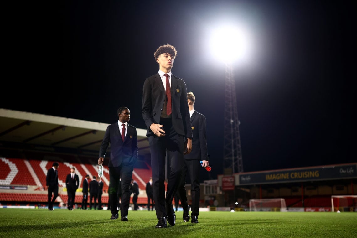 Ethan Wheatley signs professional contract with Manchester United