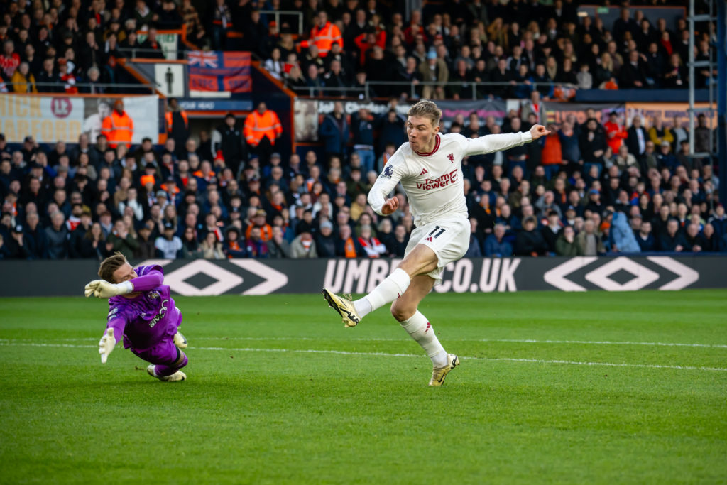 Luton Town v Manchester United - Premier League