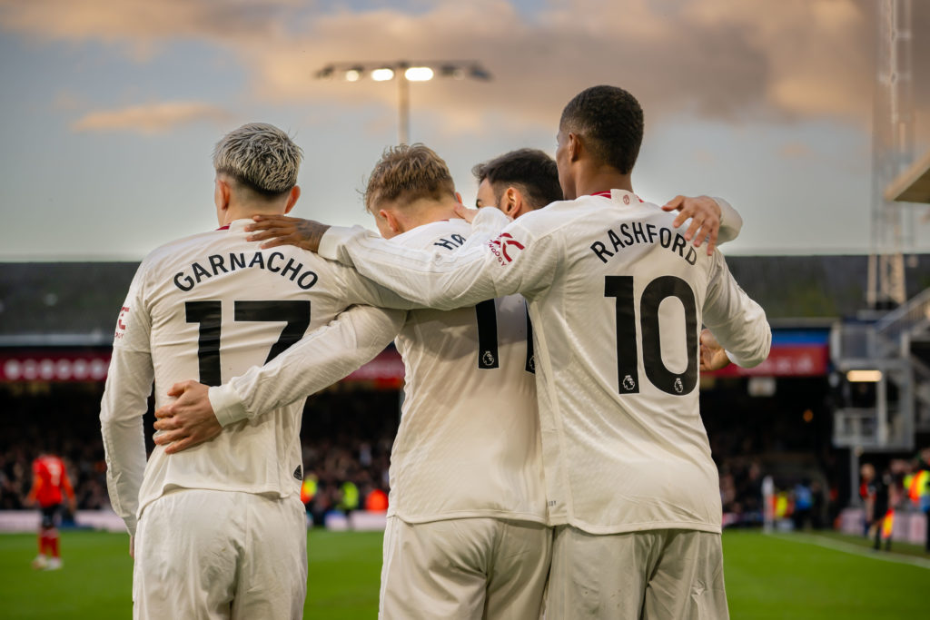 Luton Town v Manchester United - Premier League