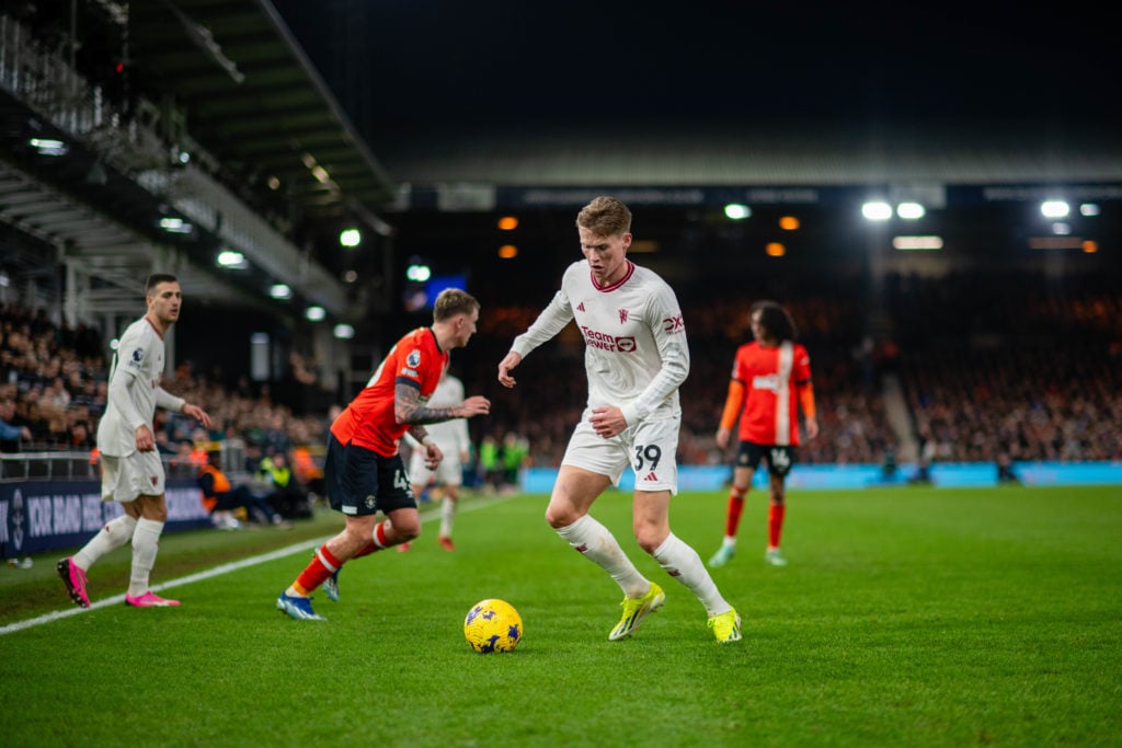 Luton Town v Manchester United - Premier League