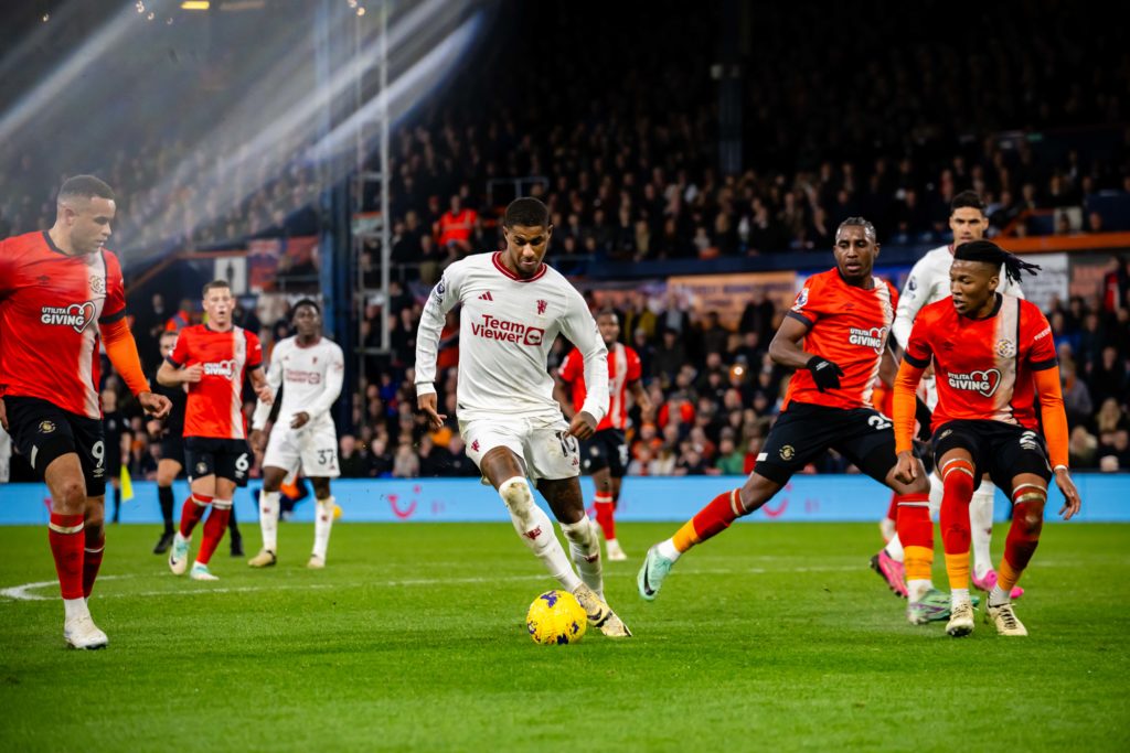 Luton Town v Manchester United - Premier League