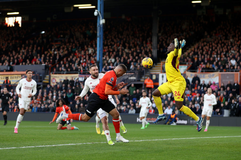 Luton Town v Manchester United - Premier League