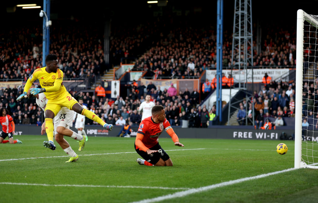 Luton Town v Manchester United - Premier League