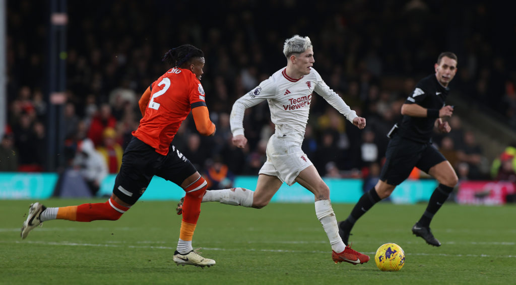 Luton Town v Manchester United - Premier League