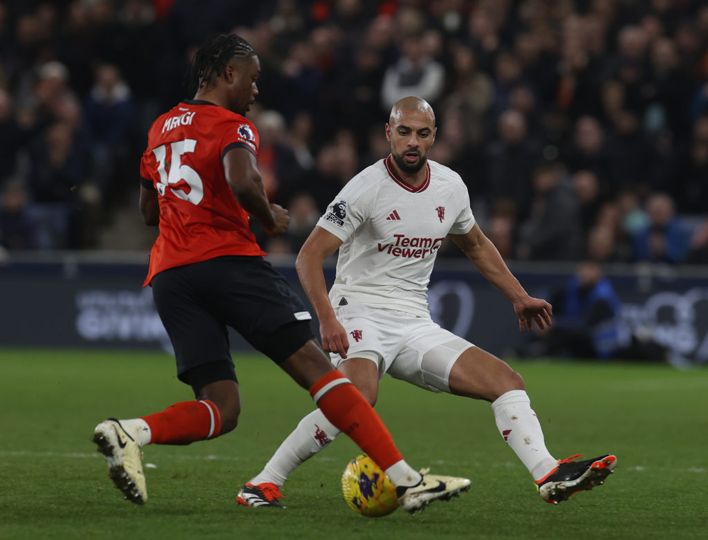 Luton Town v Manchester United - Premier League