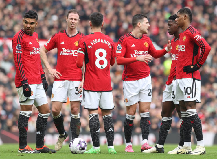 Casemiro, Jonny Evans, Bruno Fernandes, Diogo Dalot, Kobbie Mainoo, Marcus Rashford of Manchester United discuss a free kick during the Premier Lea...