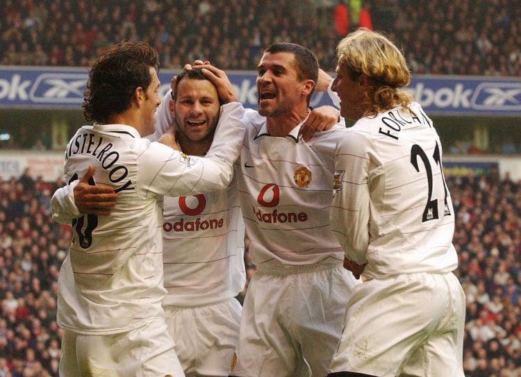 Ryan Giggs of Man Utd celebrates his second goal with Roy Keane, Diego Forlan and Ruud van Nistelrooy during the FA Barclaycard Premiership match b...