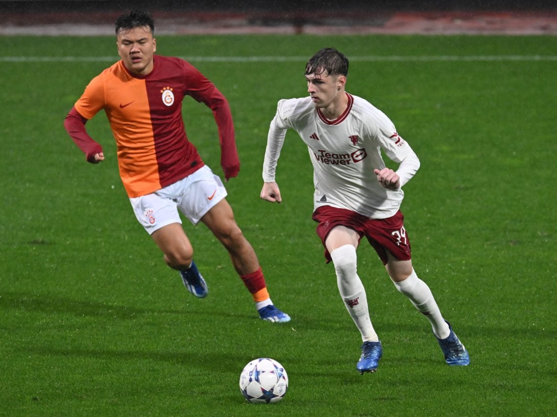 ISTANBUL - (l-r) Beknaz Almazbekov of Galatasaray U19, Tyler Fletcher of Manchester United FC U19 during the UEFA Youth League Group A match betwee...